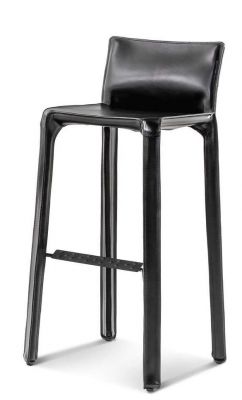 Schwarzer Cassina Cab Barhocker mit Lederbezug und Fußstütze, ideal für moderne Küchen.